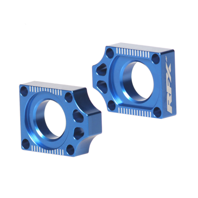 Bucșă bloc pentru axa spate RFX Pro Rear Axle Adjuster Blocks - Blue YZ 125/250 Bucșă bloc pentru axa spate RFX Pro Rear Axle Adjuster Blocks - Blue YZ 125/250