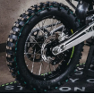 Protector pentru disc spate X-Grip KTM SX/SX-F 13-22; Husqvarna FC/TC 14-22; Gas Gas MC/MC-F 21-23 Negru thumb
