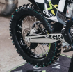 Protector pentru disc spate X-Grip KTM SX/SX-F 13-22; Husqvarna FC/TC 14-22; Gas Gas MC/MC-F 21-23 Negru thumb