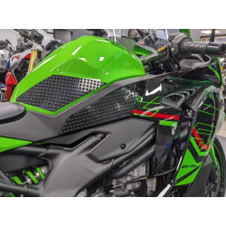 Protector pentru rezervor R&G RACING Eazi-Grip Evo Tank Traction Pads Set - Negru Kawasaki ZX-4RR 23-25 Protector pentru rezervor R&G RACING Eazi-Grip Evo Tank Traction Pads Set - Negru Kawasaki ZX-4RR 23-25