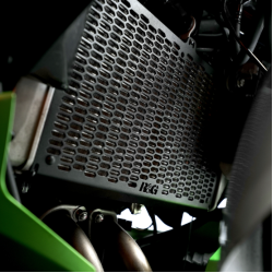 Protector radiator R&G Pro Radiator Guard (2 bucăți) Kawasaki Ninja 7 / Z 7 Hybrid 24 26 Protector radiator R&G Pro Radiator Guard (2 bucăți) Kawasaki Ninja 7 / Z 7 Hybrid 24 26