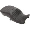 Șa mare pentru touring cu poziționare frontală, care acceptă spătare montate pe cadru DRAG SPECIALTIES 0801-1110