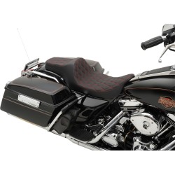 Șei PREDATOR III double diamond vinyl negru/roșu DRAG SPECIALTIES 0801-1131 Șei PREDATOR III double diamond vinyl negru/roșu DRAG SPECIALTIES 0801-1131
