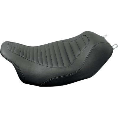 Șa tripper solo tuck n' roll stitch MUSTANG SEATS 76713 Șa tripper solo tuck n' roll stitch MUSTANG SEATS 76713