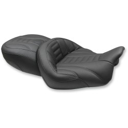 Șa super touring 2-up cu cusături și receptor pentru spătarul șoferului MUSTANG SEATS 79598 Șa super touring 2-up cu cusături și receptor pentru spătarul șoferului MUSTANG SEATS 79598