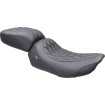 Șa largă Tripper - Solo - maro închis/cu cusături negre MUSTANG SEATS 89503 Șa largă Tripper - Solo - maro închis/cu cusături negre MUSTANG SEATS 89503 thumb
