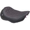 Șa largă Tripper - Solo - maro închis/cireș închis cusătură MUSTANG SEATS 89503DC Șa largă Tripper - Solo - maro închis/cireș închis cusătură MUSTANG SEATS 89503DC thumb