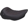 Șa largă Tripper - Solo - cusături de cireș închis MUSTANG SEATS 88503DC