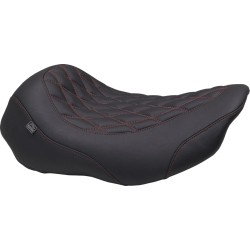 Șa largă Tripper - Solo - cusături de cireș închis MUSTANG SEATS 88503DC Șa largă Tripper - Solo - cusături de cireș închis MUSTANG SEATS 88503DC