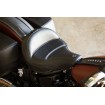 Șa solo standard touring vintage smooth cu spătar pentru șofer MUSTANG SEATS 79330 Șa solo standard touring vintage smooth cu spătar pentru șofer MUSTANG SEATS 79330 thumb
