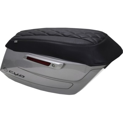 Capac de lux pentru capacul portbagajului cu cusătură diamantată - negru cu cusătură neagră - FLH/FLT '23-'25 MUSTANG SEATS 88470