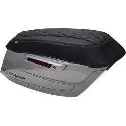 Capac de lux pentru capacul portbagajului Deluxe Diamond - negru cu cusătură în culoarea gunmetal gray - FLH/FLT '23-'25 MUSTANG SEATS 88470GM Capac de lux pentru capacul portbagajului Deluxe Diamond - negru cu cusătură în culoarea gunmetal gray - FLH/FLT '23-'25 MUSTANG SEATS 88470GM