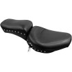 Șa dintr-o bucată 2-up simplă cu capse și conchos MUSTANG SEATS 75302 Șa dintr-o bucată 2-up simplă cu capse și conchos MUSTANG SEATS 75302 thumb