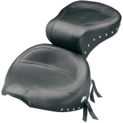 Șa one-piece wide touring 2-up cu ținte și conchos MUSTANG SEATS 75503 Șa one-piece wide touring 2-up cu ținte și conchos MUSTANG SEATS 75503