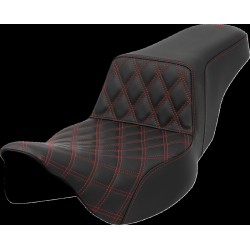 Șa Step-Up - față cu cusătură în carouri - cusătură roșie - pentru rază extinsă SADDLEMEN 808-07E-17204 Șa Step-Up - față cu cusătură în carouri - cusătură roșie - pentru rază extinsă SADDLEMEN 808-07E-17204