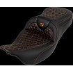 Șa RoadSofa - Honeycomb - cusătură portocalie - fără spătar SADDLEMEN 808-07B-18903 Șa RoadSofa - Honeycomb - cusătură portocalie - fără spătar SADDLEMEN 808-07B-18903 thumb