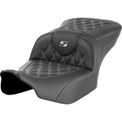 Șa RoadSofa - fără spătar - cu cusătură tip grilaj - cu cusătură argintie SADDLEMEN 823-07-18205 Șa RoadSofa - fără spătar - cu cusătură tip grilaj - cu cusătură argintie SADDLEMEN 823-07-18205