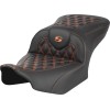 Șa RoadSofa - fără spătar - carbon - cusătură portocalie SADDLEMEN 823-07-20603