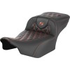 Șa RoadSofa - fără spătar - carbon - cusătură portocalie - extinsă SADDLEMEN 823-07-20703
