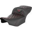 Șa RoadSofa - fără spătar - carbon - cusătură roșie - extinsă SADDLEMEN 823-07-20704 Șa RoadSofa - fără spătar - carbon - cusătură roșie - extinsă SADDLEMEN 823-07-20704 thumb