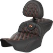 Șa RoadSofa - cu spătar - carbon - cusătură portocalie - extinsă SADDLEMEN 823-07-207B3 Șa RoadSofa - cu spătar - carbon - cusătură portocalie - extinsă SADDLEMEN 823-07-207B3 thumb