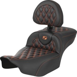 Șa RoadSofa - cu spătar - carbon - cusătură portocalie - extinsă SADDLEMEN 823-07-207B3 Șa RoadSofa - cu spătar - carbon - cusătură portocalie - extinsă SADDLEMEN 823-07-207B3