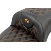 Șa RoadSofa - cu spătar - carbon - cusătură portocalie - extinsă SADDLEMEN 823-07-207B3 Șa RoadSofa - cu spătar - carbon - cusătură portocalie - extinsă SADDLEMEN 823-07-207B3 thumb