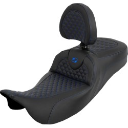 Șa cu rază extinsă Roadsofa - Dragon Scale - cusătură albastră - cu spătar - FLH/FLT '08-'25 SADDLEMEN 808-07B-209B1 Șa cu rază extinsă Roadsofa - Dragon Scale - cusătură albastră - cu spătar - FLH/FLT '08-'25 SADDLEMEN 808-07B-209B1