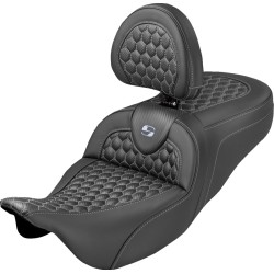 Șa RoadSofa - Honeycomb - cusături argintii - cu spătar - rază extinsă - FLH/FLT '08-'24 SADDLEMEN 808-07B-190B5 Șa RoadSofa - Honeycomb - cusături argintii - cu spătar - rază extinsă - FLH/FLT '08-'24 SADDLEMEN 808-07B-190B5
