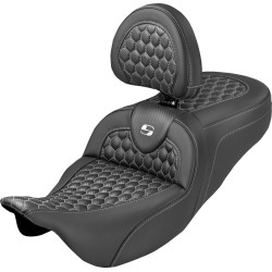 Șa RoadSofa - Honeycomb - cusătură albă - cu spătar - rază extinsă - FLH/FLT '08-'24 SADDLEMEN 808-07B-190B6 Șa RoadSofa - Honeycomb - cusătură albă - cu spătar - rază extinsă - FLH/FLT '08-'24 SADDLEMEN 808-07B-190B6