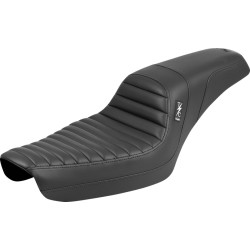 Șa Thrashin' Pro Series - Tuck-n-Roll - Dyna SADDLEMEN TS89604T Șa Thrashin' Pro Series - Tuck-n-Roll - Dyna SADDLEMEN TS89604T