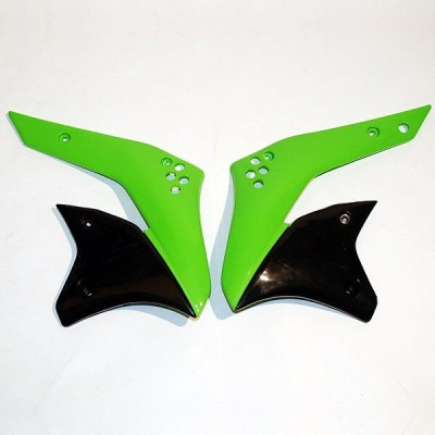 Capace radiator KAWASAKI KXF250 negru/KX-verde UFO PLAST KA03783#026 Capace radiator KAWASAKI KXF250 negru/KX-verde UFO PLAST KA03783#026