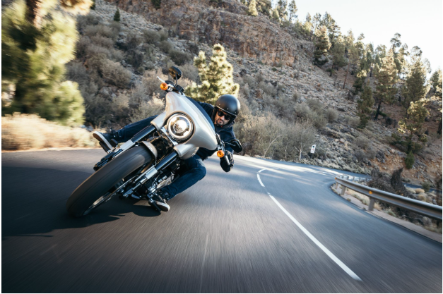 Tehnici de cadere cu motocicleta