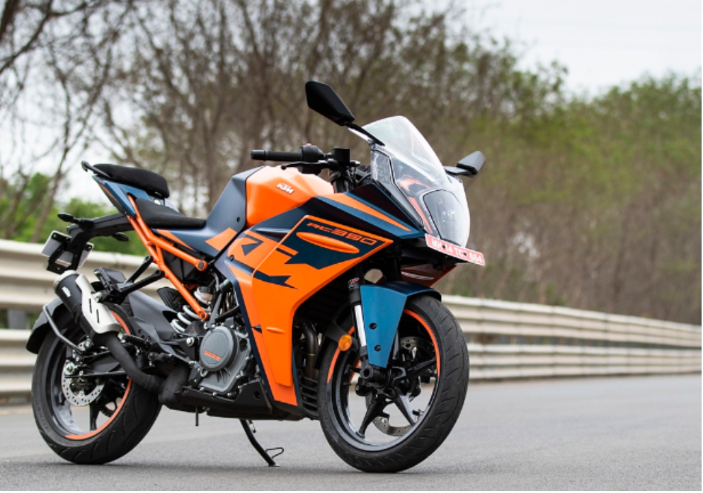 KTM 390 - o varianta buna de buget pentru incepatori